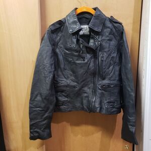 Levis woman black Cropped Leather moto Jacket sz P